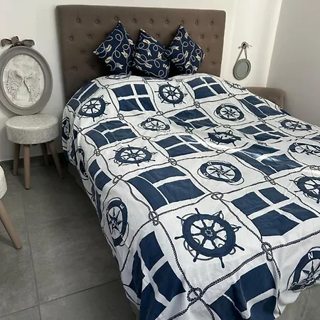 Apartment Bord De 1 Lit Double 1 Lit Simple Hyeres